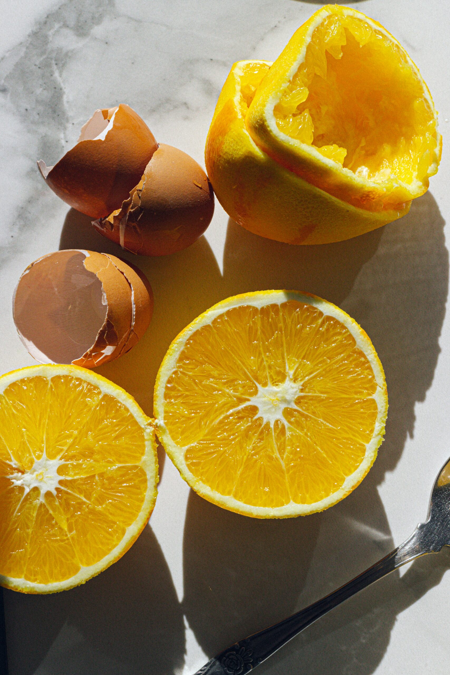 sliced orange fruit beside sliced orange fruit